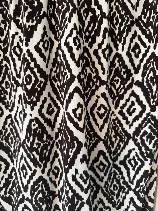 Flowy Brown and White Patterned Dress - Picture 3 of 3